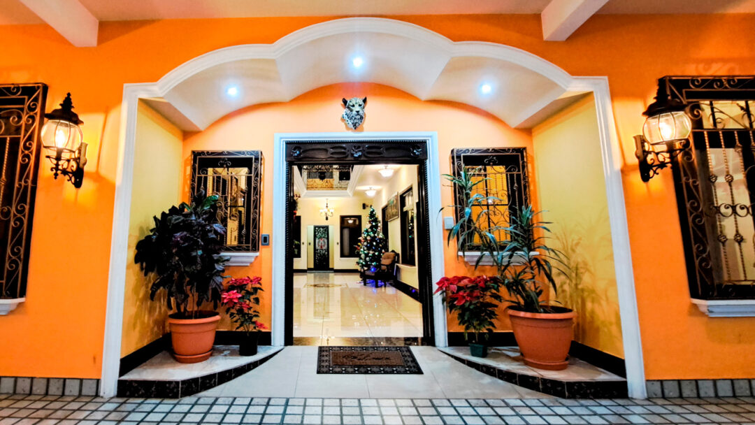 Entrada del hotel La Mansion del Gran Jaguar